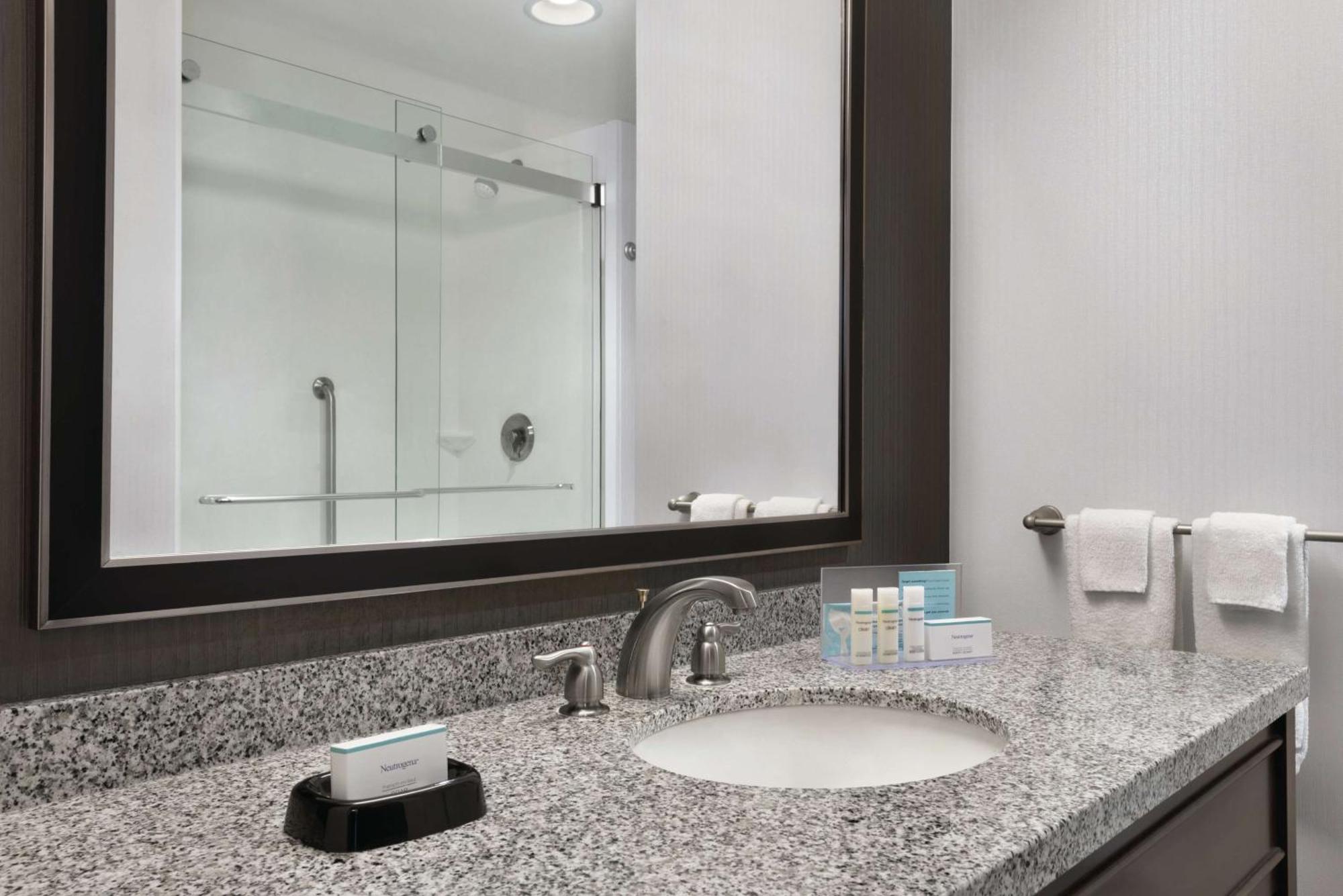 Hampton Inn & Suites Mishawaka/South Bend At Heritage Square Экстерьер фото